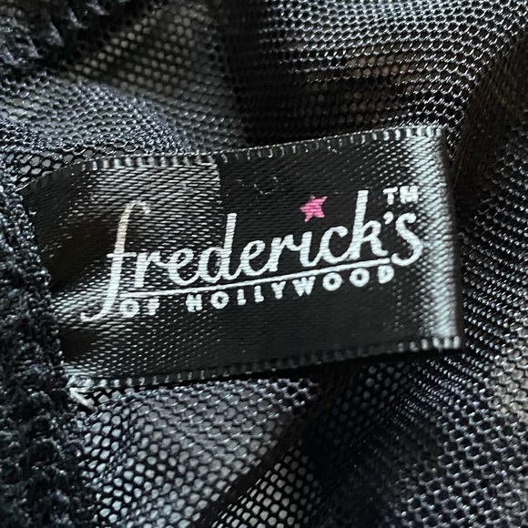 Frederick’s OF HOLLYWOOD 2 piece black bra and panty set with red hearts - Picture 5 of 5